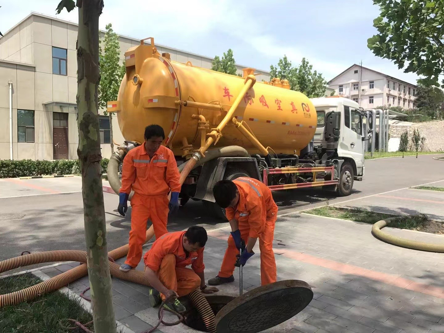 山阳化粪池清理与5-8吨吸粪车施工效率分析